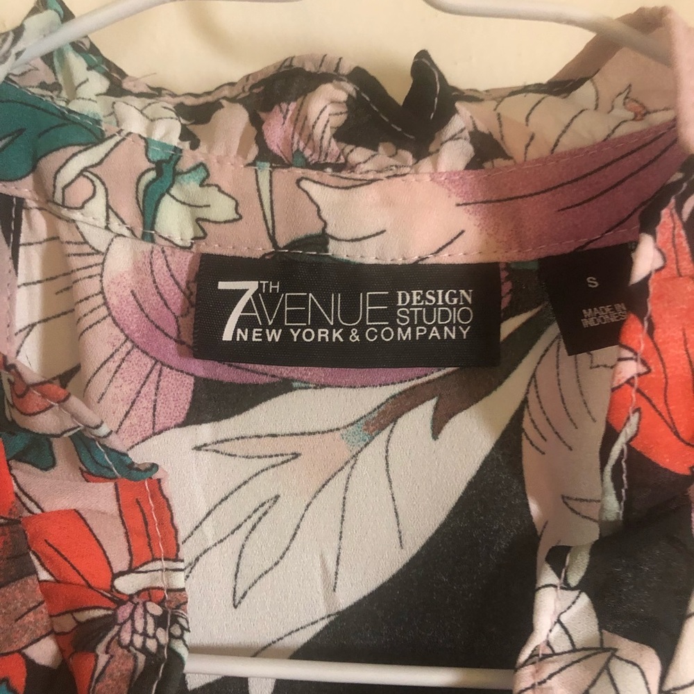 NY&Co. Multicolored, sleeveless top!